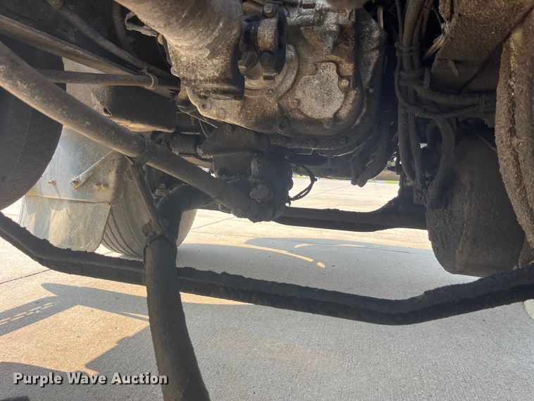 image for item EK8844 2001 Mack CH613 semi truck