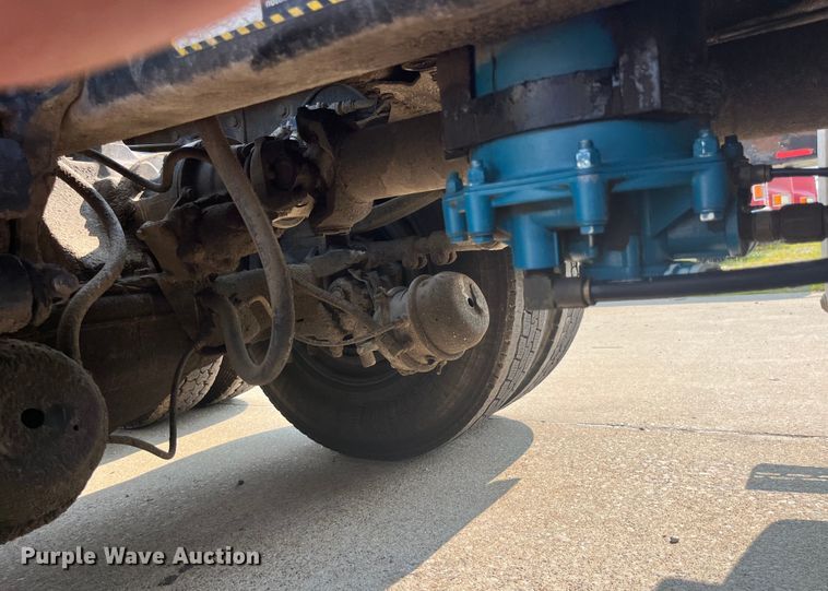 image for item EK8844 2001 Mack CH613 semi truck