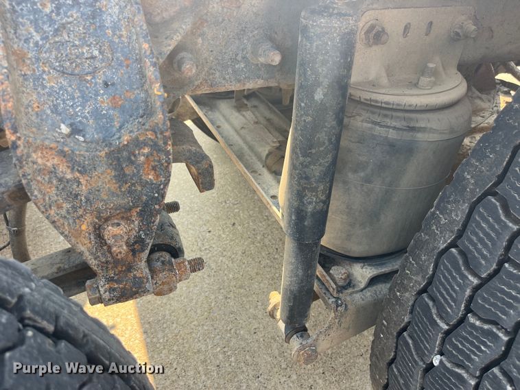 image for item EK8844 2001 Mack CH613 semi truck