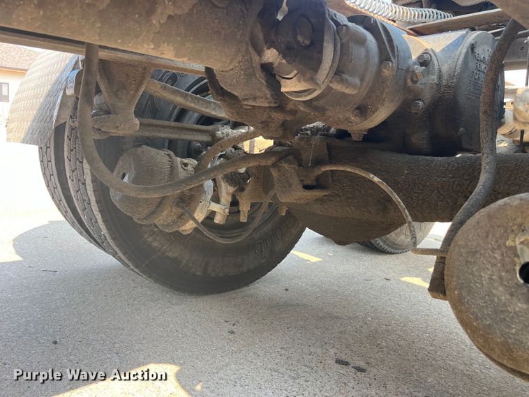 image for item EK8844 2001 Mack CH613 semi truck