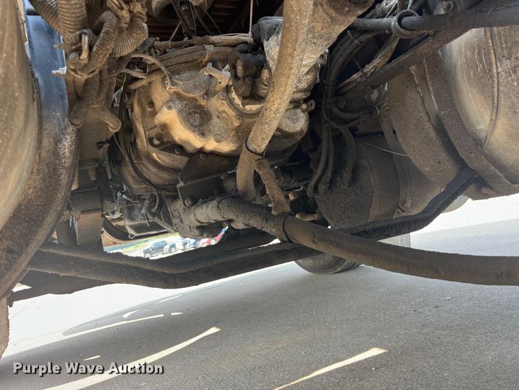 image for item EK8844 2001 Mack CH613 semi truck