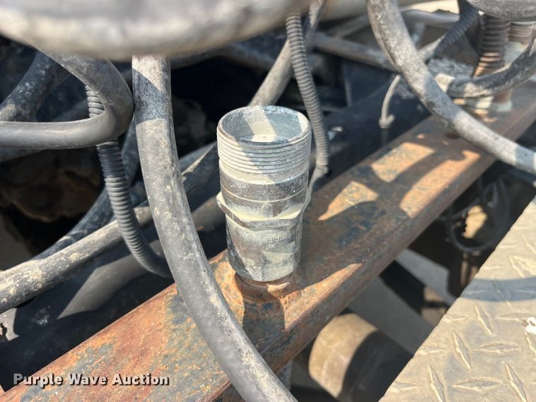 image for item EK8844 2001 Mack CH613 semi truck