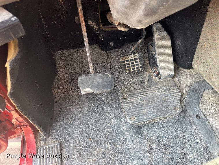 image for item EK8844 2001 Mack CH613 semi truck