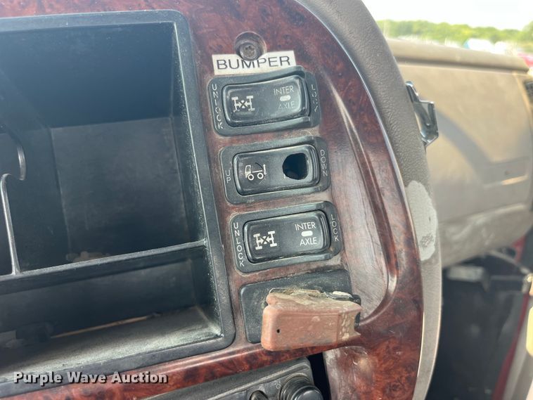 image for item EK8844 2001 Mack CH613 semi truck