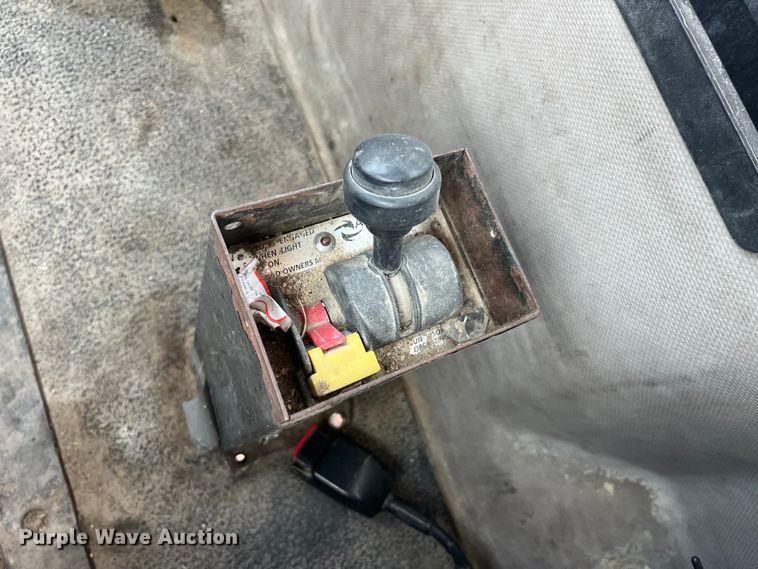 image for item EK8844 2001 Mack CH613 semi truck