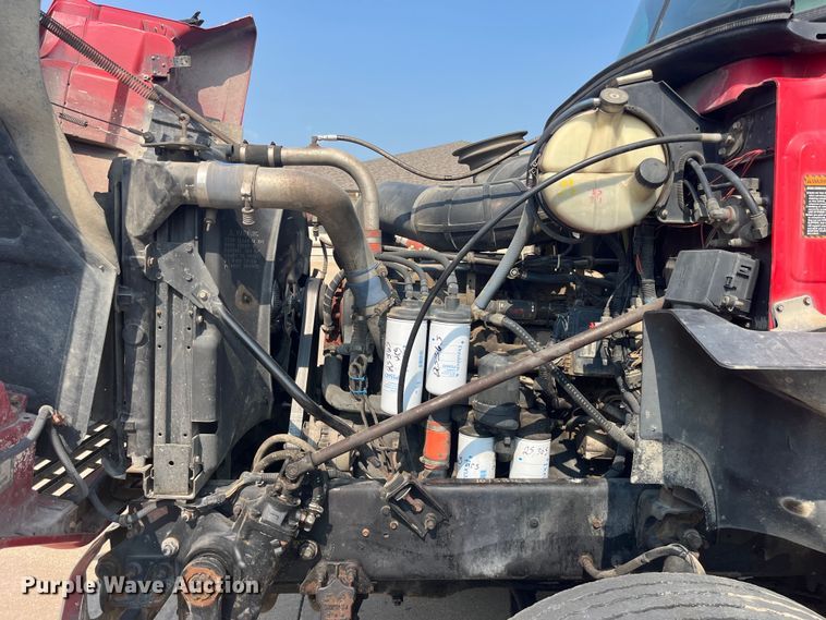 image for item EK8844 2001 Mack CH613 semi truck