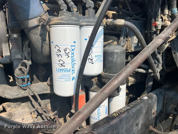 image for item EK8844 2001 Mack CH613 semi truck