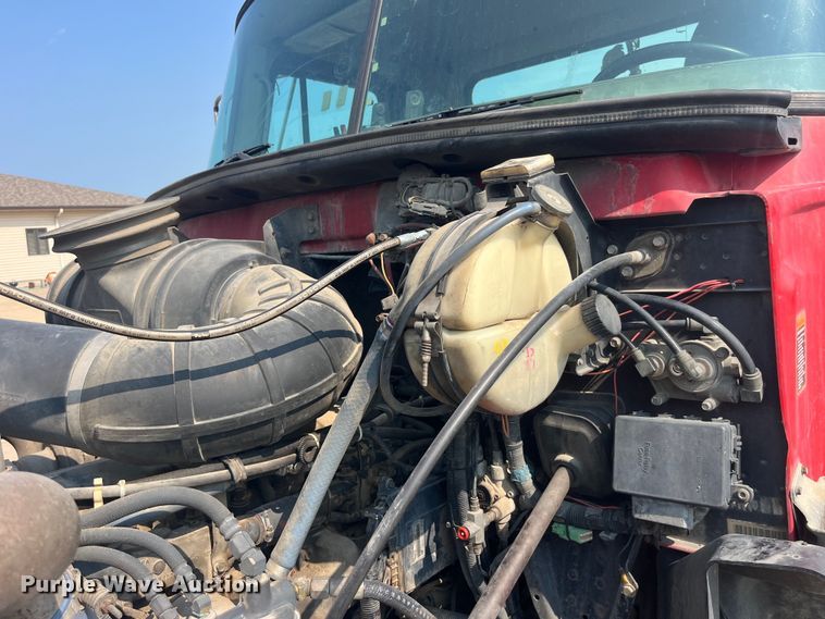 image for item EK8844 2001 Mack CH613 semi truck