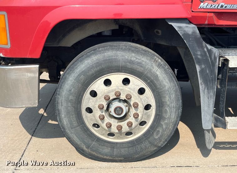 image for item EK8844 2001 Mack CH613 semi truck