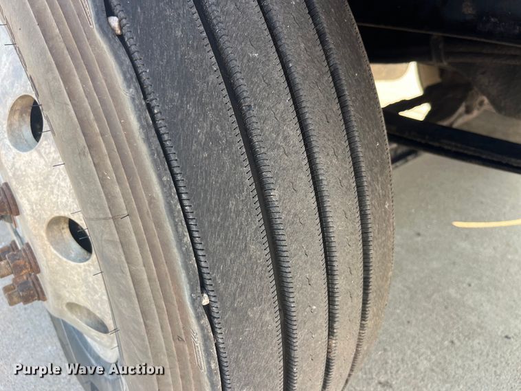 image for item EK8844 2001 Mack CH613 semi truck