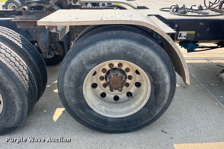 image for item EK8844 2001 Mack CH613 semi truck