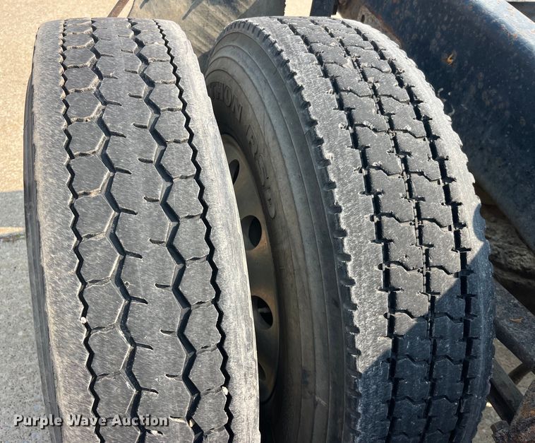 image for item EK8844 2001 Mack CH613 semi truck