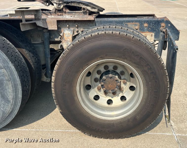 image for item EK8844 2001 Mack CH613 semi truck