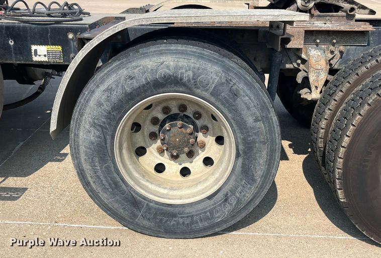 image for item EK8844 2001 Mack CH613 semi truck