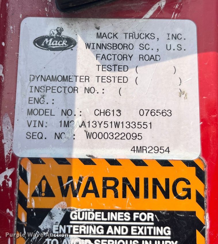 image for item EK8844 2001 Mack CH613 semi truck