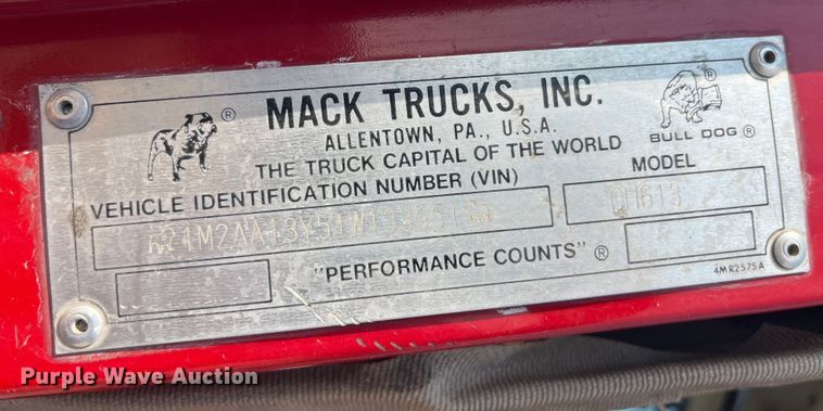 image for item EK8844 2001 Mack CH613 semi truck
