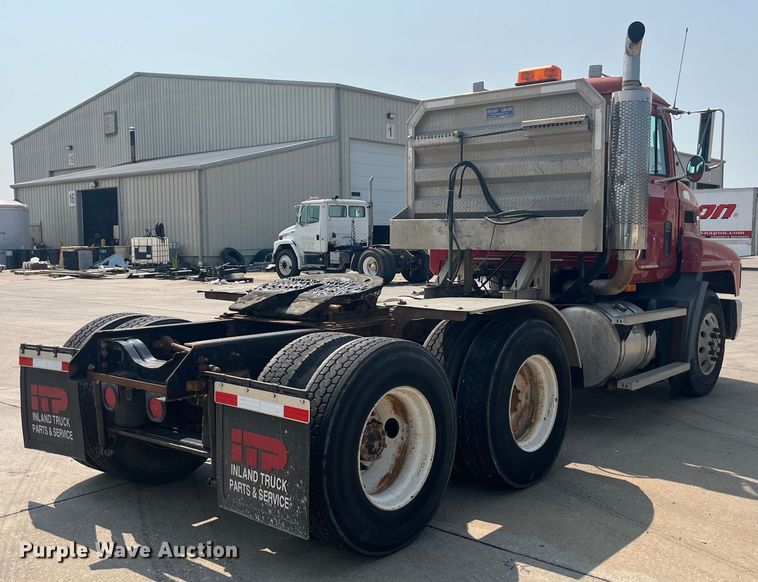 image for item EK8845 2001 Mack CH613 semi truck