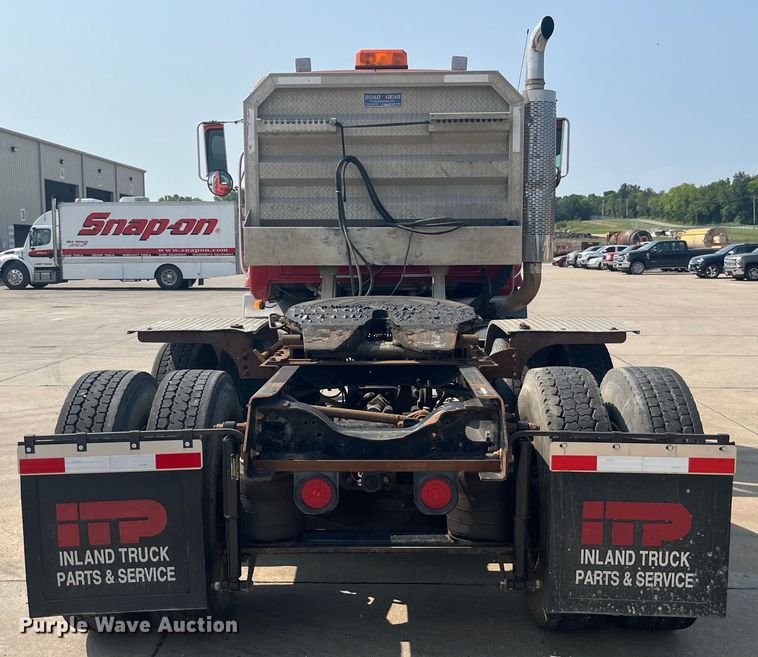 image for item EK8845 2001 Mack CH613 semi truck