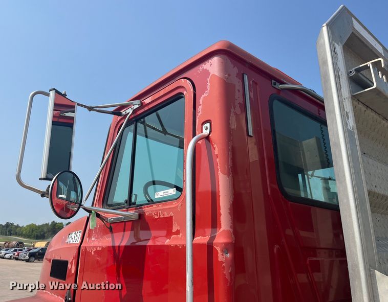 image for item EK8845 2001 Mack CH613 semi truck