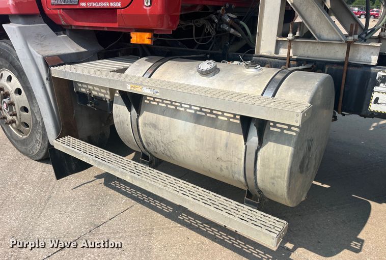 image for item EK8845 2001 Mack CH613 semi truck