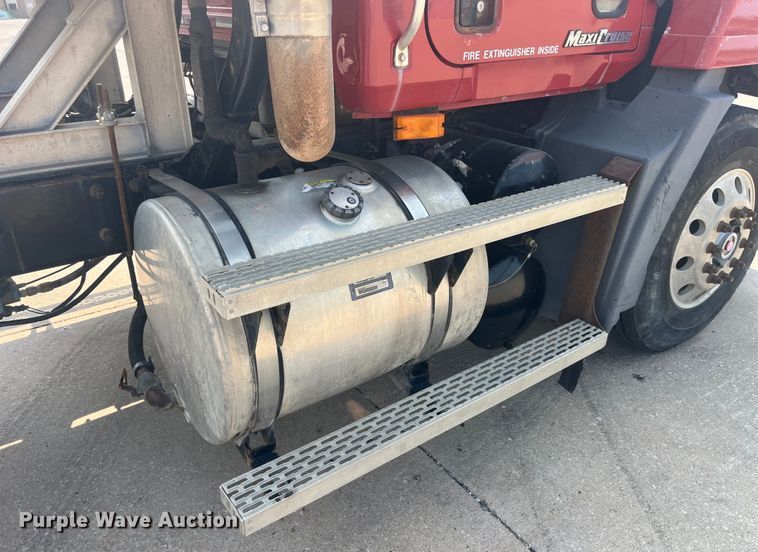 image for item EK8845 2001 Mack CH613 semi truck