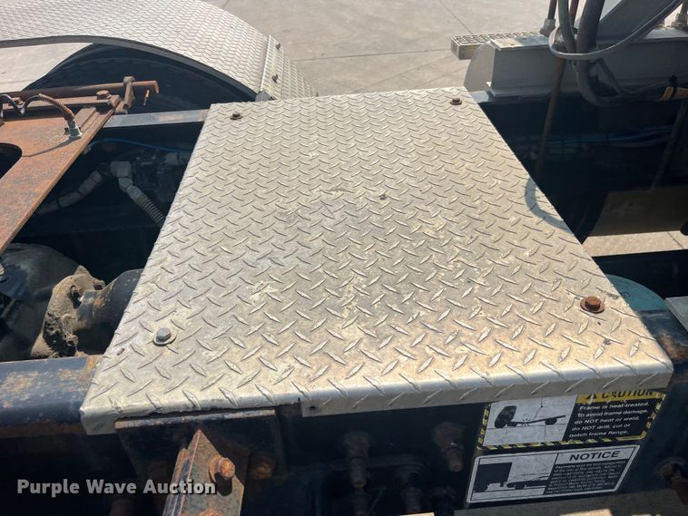 image for item EK8845 2001 Mack CH613 semi truck