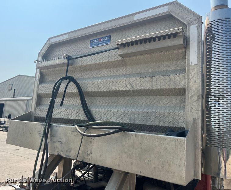 image for item EK8845 2001 Mack CH613 semi truck