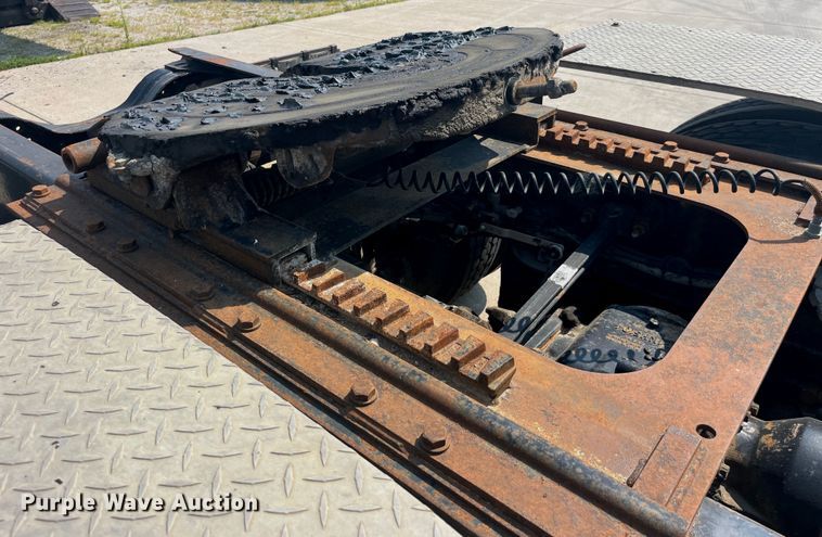 image for item EK8845 2001 Mack CH613 semi truck