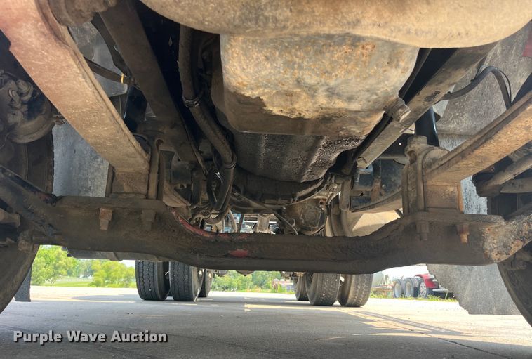 image for item EK8845 2001 Mack CH613 semi truck