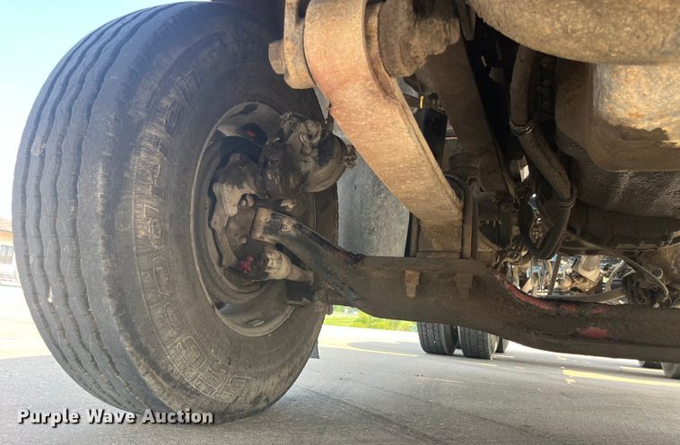 image for item EK8845 2001 Mack CH613 semi truck