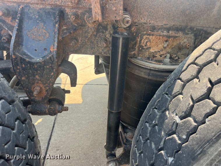 image for item EK8845 2001 Mack CH613 semi truck