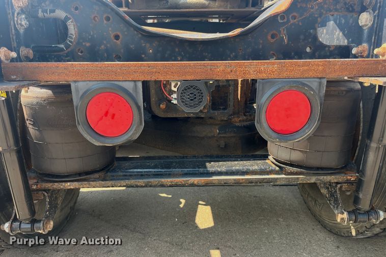 image for item EK8845 2001 Mack CH613 semi truck