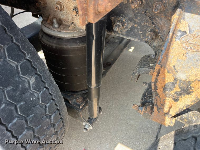 image for item EK8845 2001 Mack CH613 semi truck