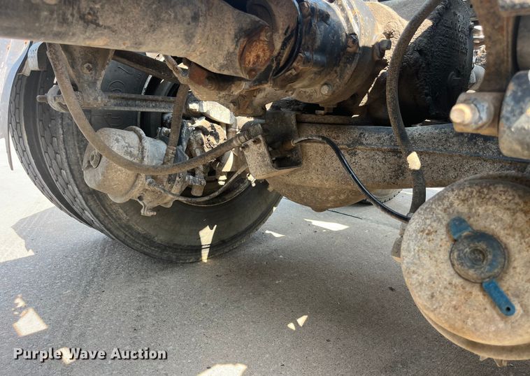 image for item EK8845 2001 Mack CH613 semi truck