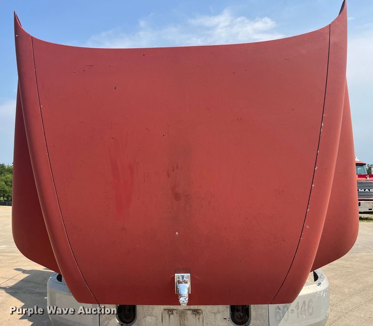 image for item EK8845 2001 Mack CH613 semi truck