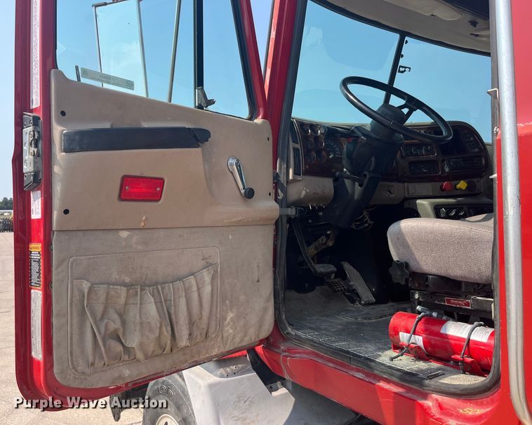 image for item EK8845 2001 Mack CH613 semi truck