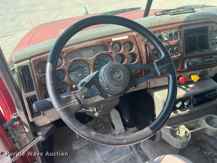 image for item EK8845 2001 Mack CH613 semi truck