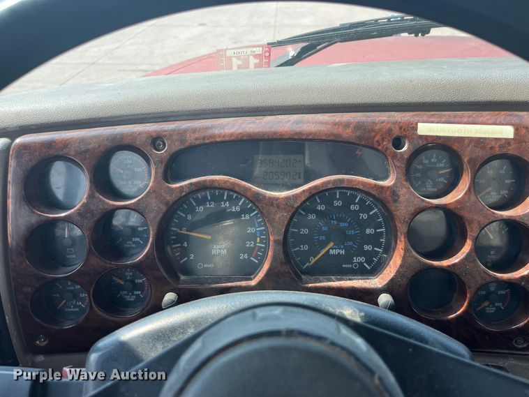 image for item EK8845 2001 Mack CH613 semi truck