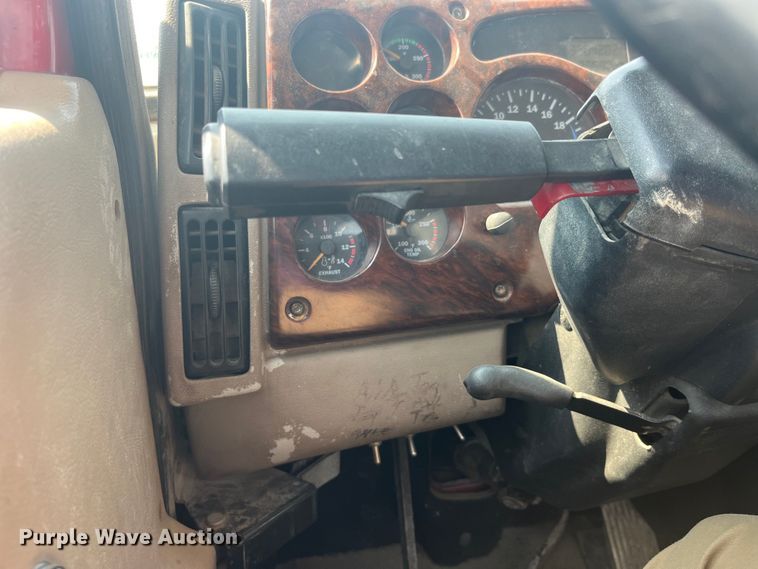 image for item EK8845 2001 Mack CH613 semi truck