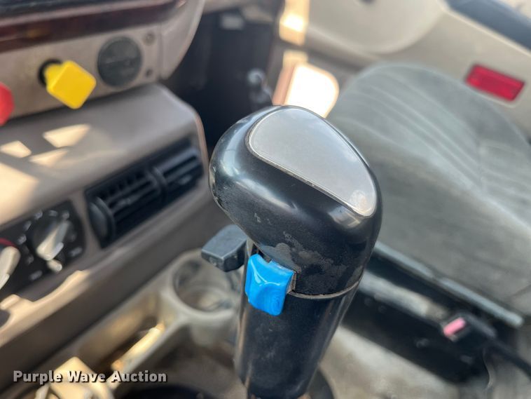 image for item EK8845 2001 Mack CH613 semi truck