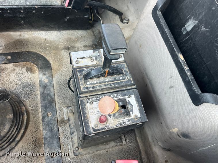 image for item EK8845 2001 Mack CH613 semi truck