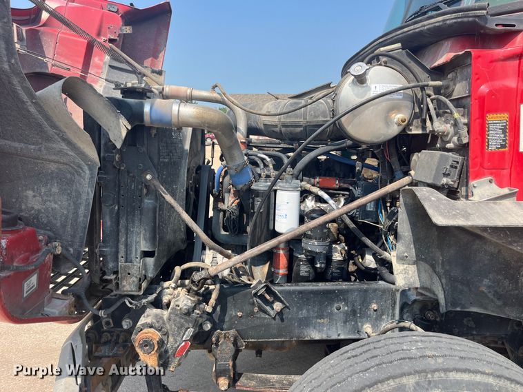 image for item EK8845 2001 Mack CH613 semi truck