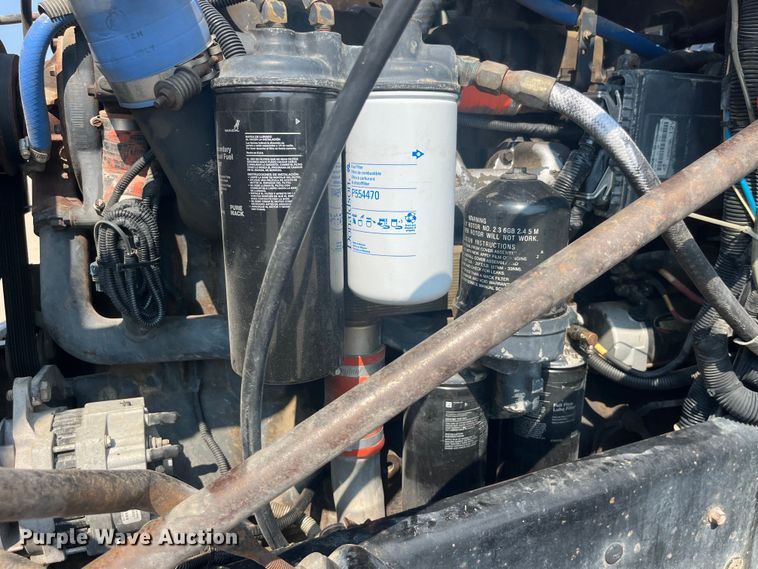 image for item EK8845 2001 Mack CH613 semi truck