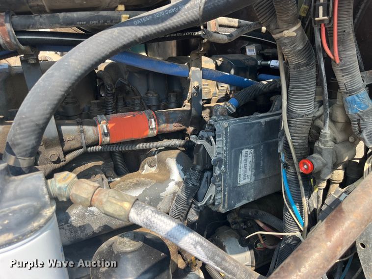 image for item EK8845 2001 Mack CH613 semi truck