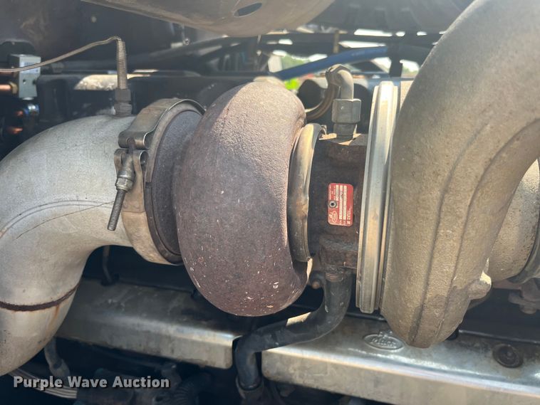 image for item EK8845 2001 Mack CH613 semi truck