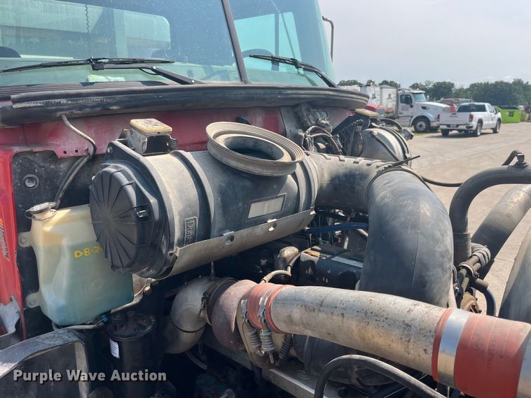 image for item EK8845 2001 Mack CH613 semi truck