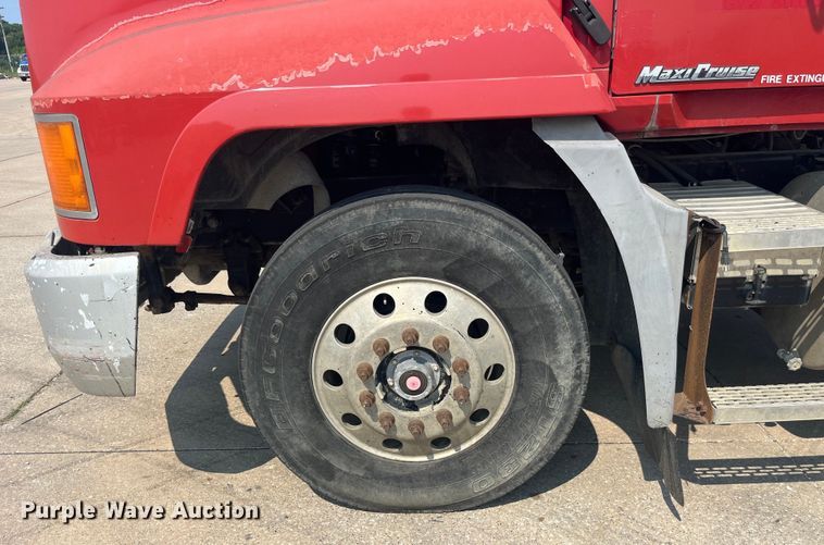 image for item EK8845 2001 Mack CH613 semi truck