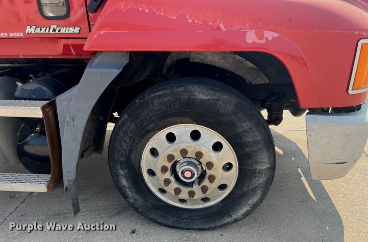 image for item EK8845 2001 Mack CH613 semi truck