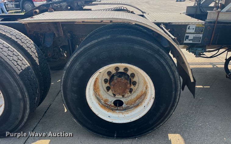 image for item EK8845 2001 Mack CH613 semi truck