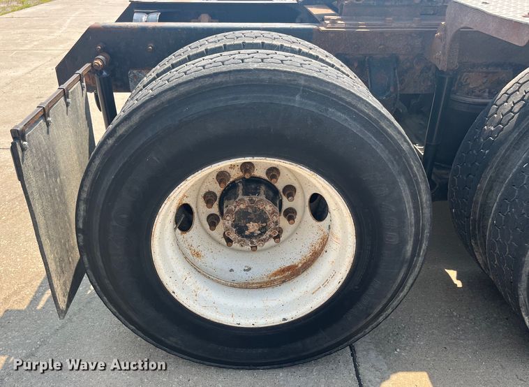 image for item EK8845 2001 Mack CH613 semi truck